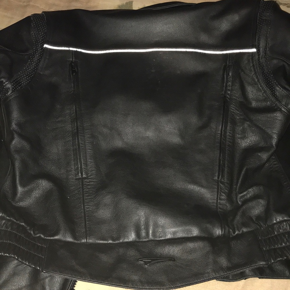 A leather jacket for motorcycling with elbow-arm - Picture 7 of 8